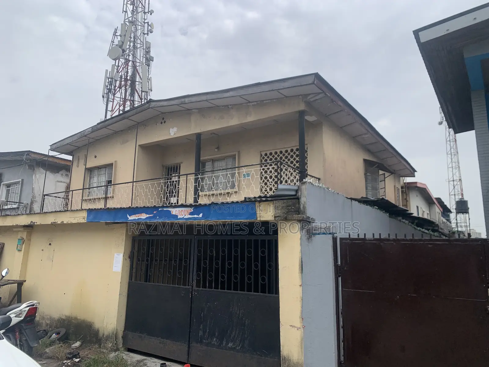 3bdrm Block of Flats in Bode Thomas for sale in Bode Thomas