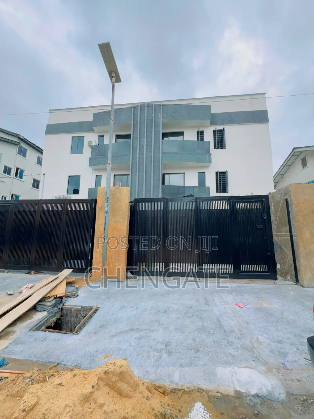 4bdrm Duplex in Yaba for sale in Yaba