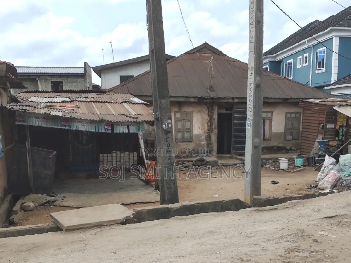 8bdrm Bungalow in Mushin for sale in Mushin