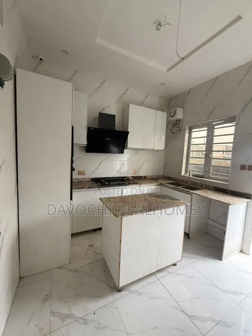 4bdrm Duplex in Ikota for rent in Ikota