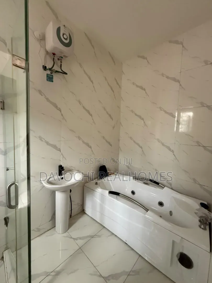 4bdrm Duplex in Ikota for rent in Ikota