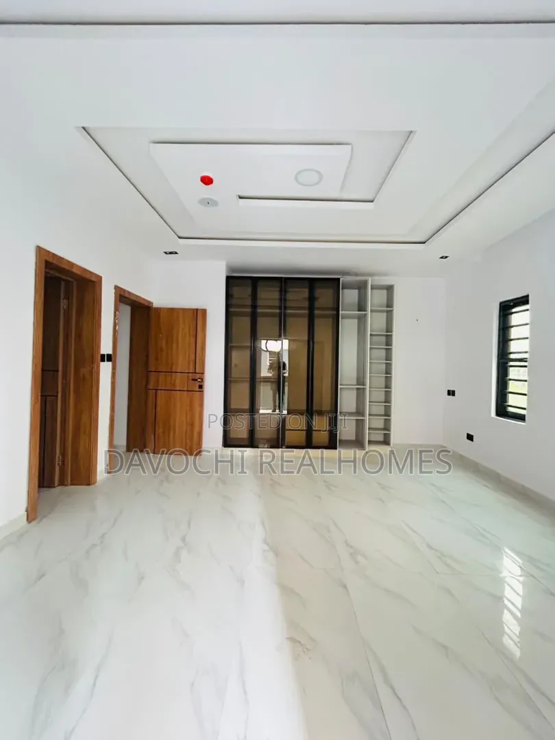 3bdrm Apartment in Lekki Phase 1 for rent in Lekki Phase 1