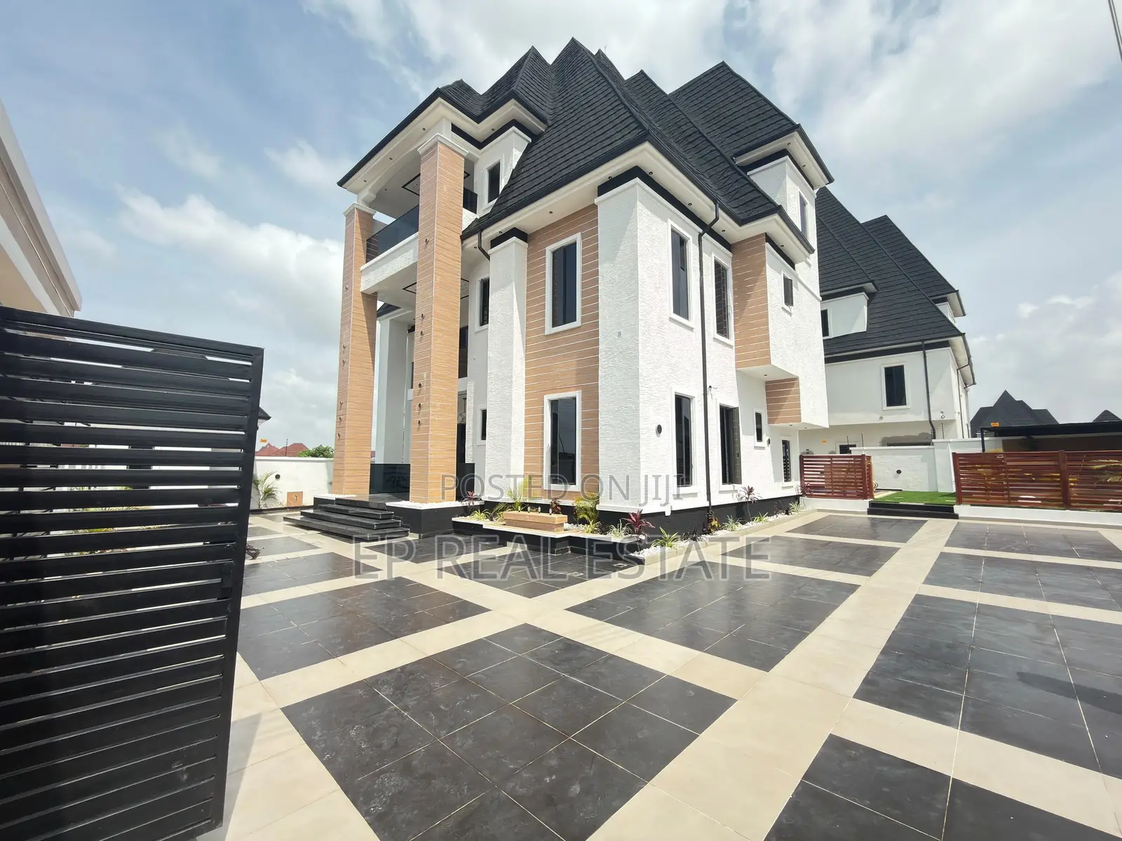 5bdrm House in Dakwo District for sale in Dakwo District