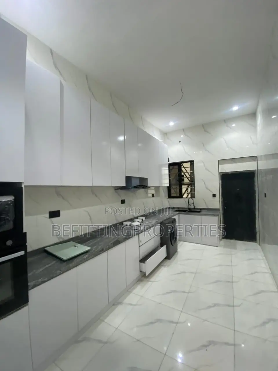 4bdrm Duplex in Ikota for sale in Ikota