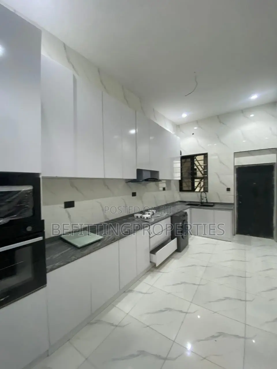 4bdrm Duplex in Ikota for sale in Ikota