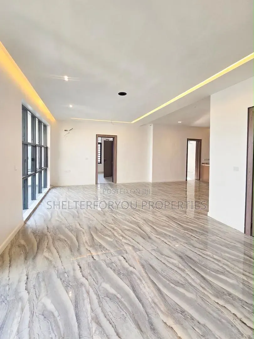 3bdrm Apartment in Osapa london for sale in Osapa london