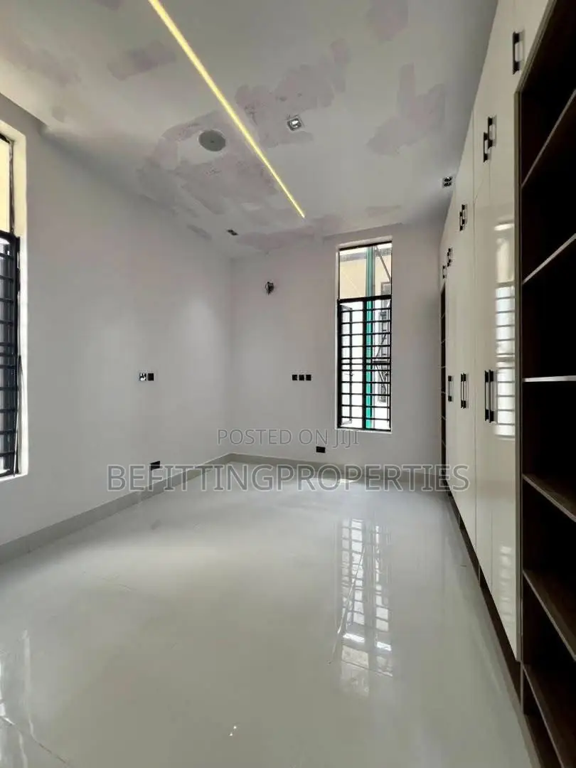 5bdrm Duplex in Lekki for sale in Lekki