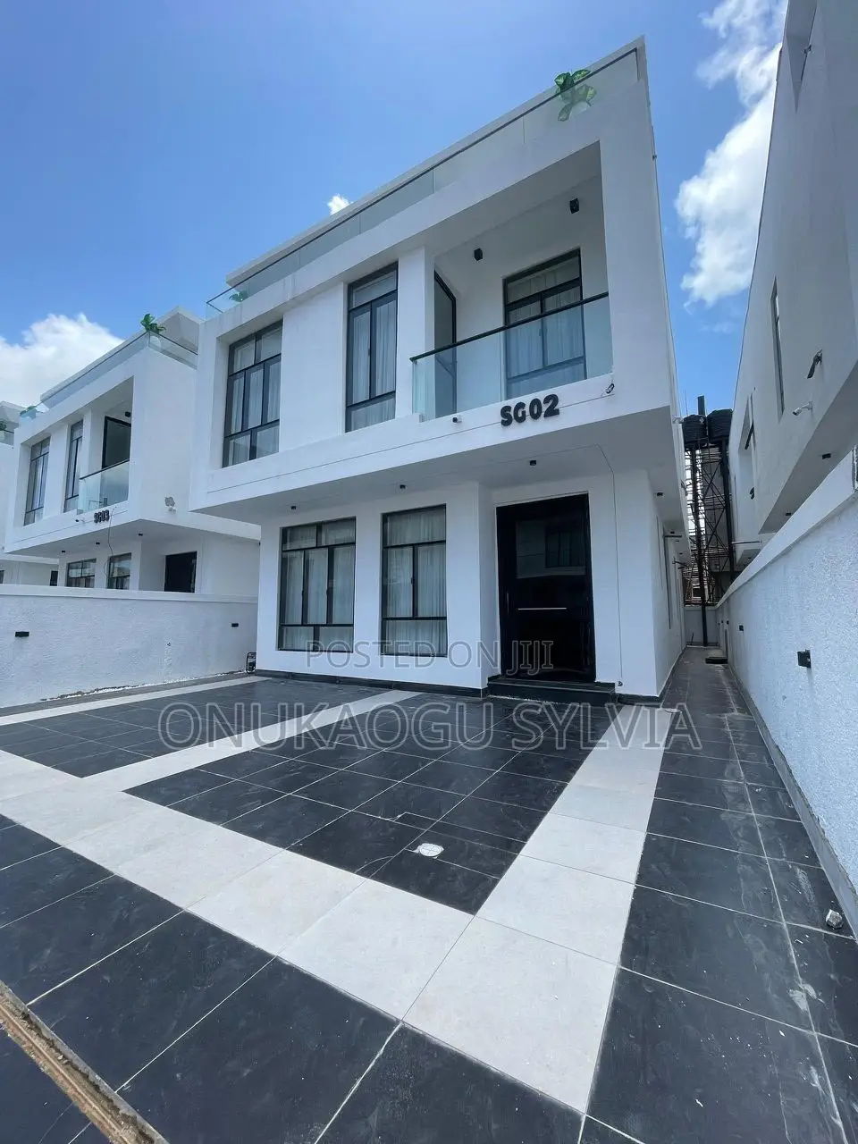 5bdrm Duplex in Chevron for sale in Chevron