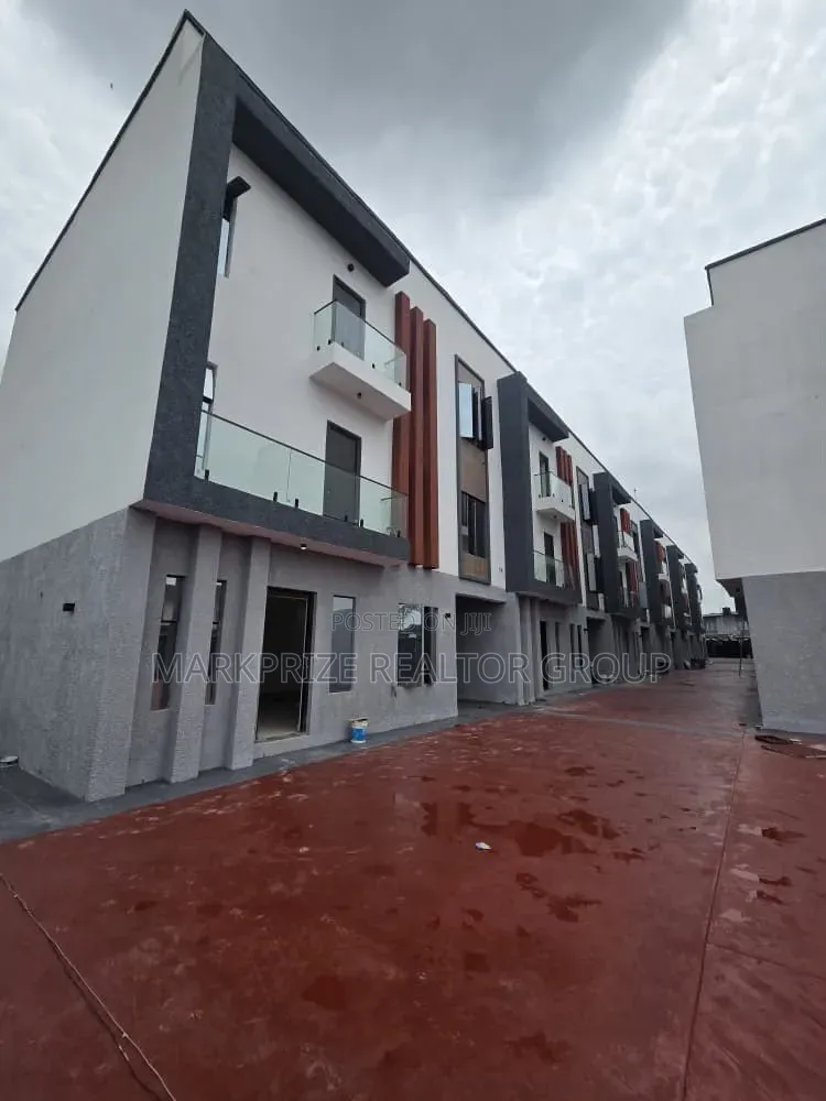 4bdrm Duplex in Opebi Ikeja Lagos for sale in Opebi