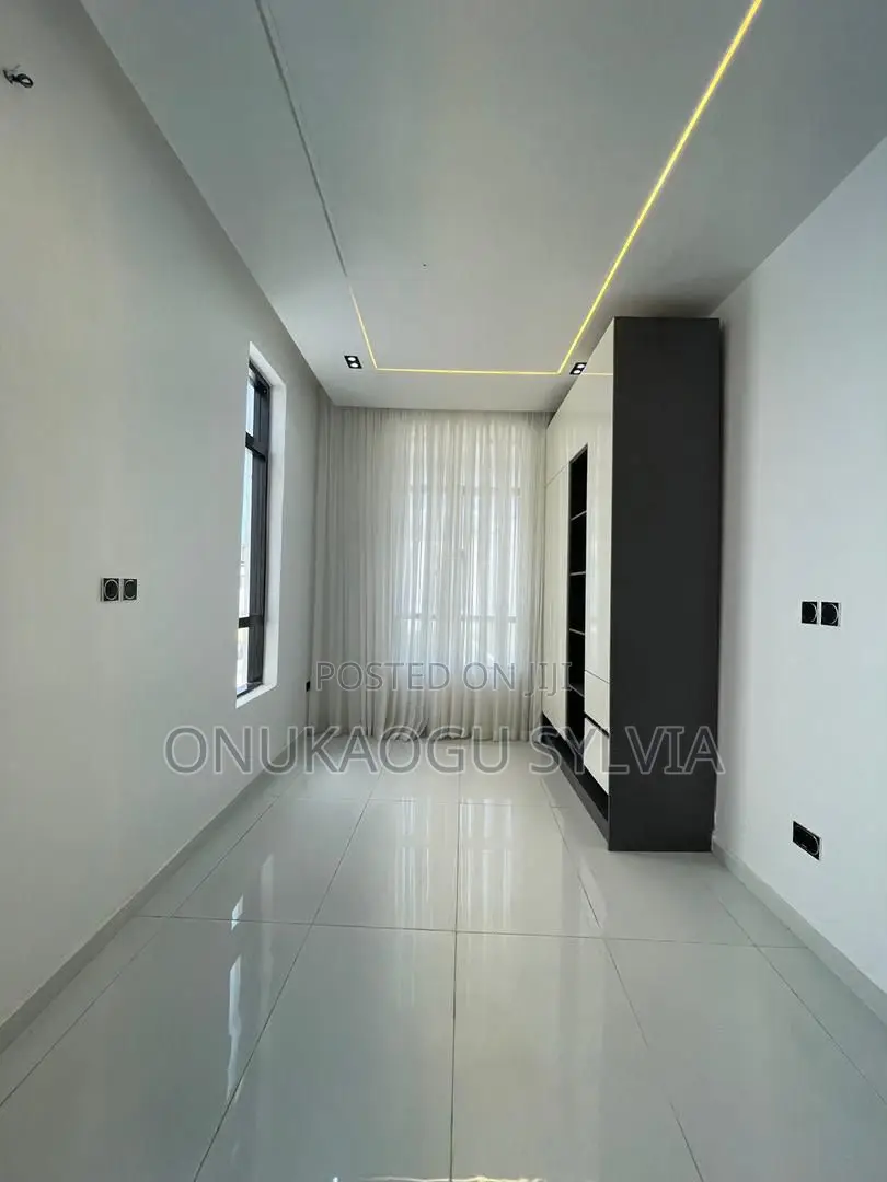 5bdrm Duplex in Chevron for sale in Chevron