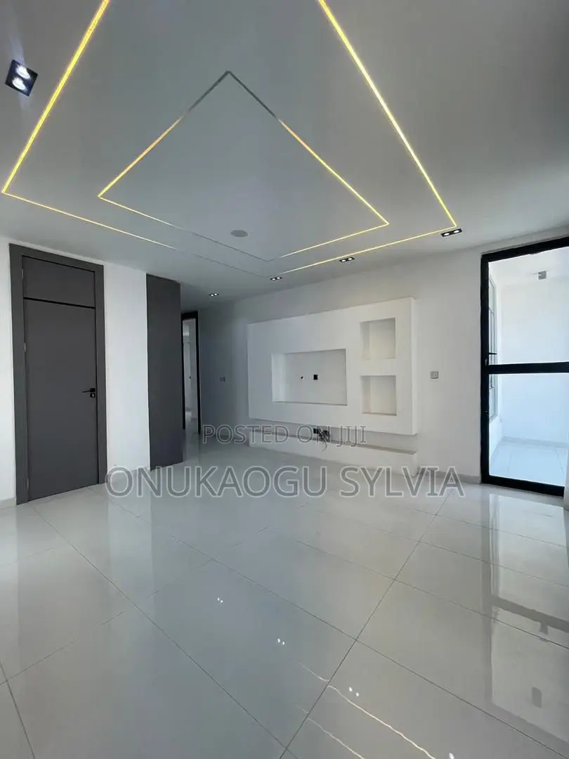 5bdrm Duplex in Chevron for sale in Chevron