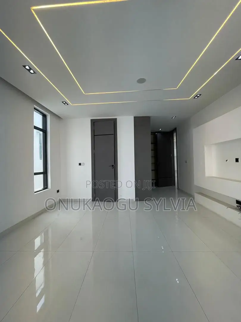 5bdrm Duplex in Chevron for sale in Chevron