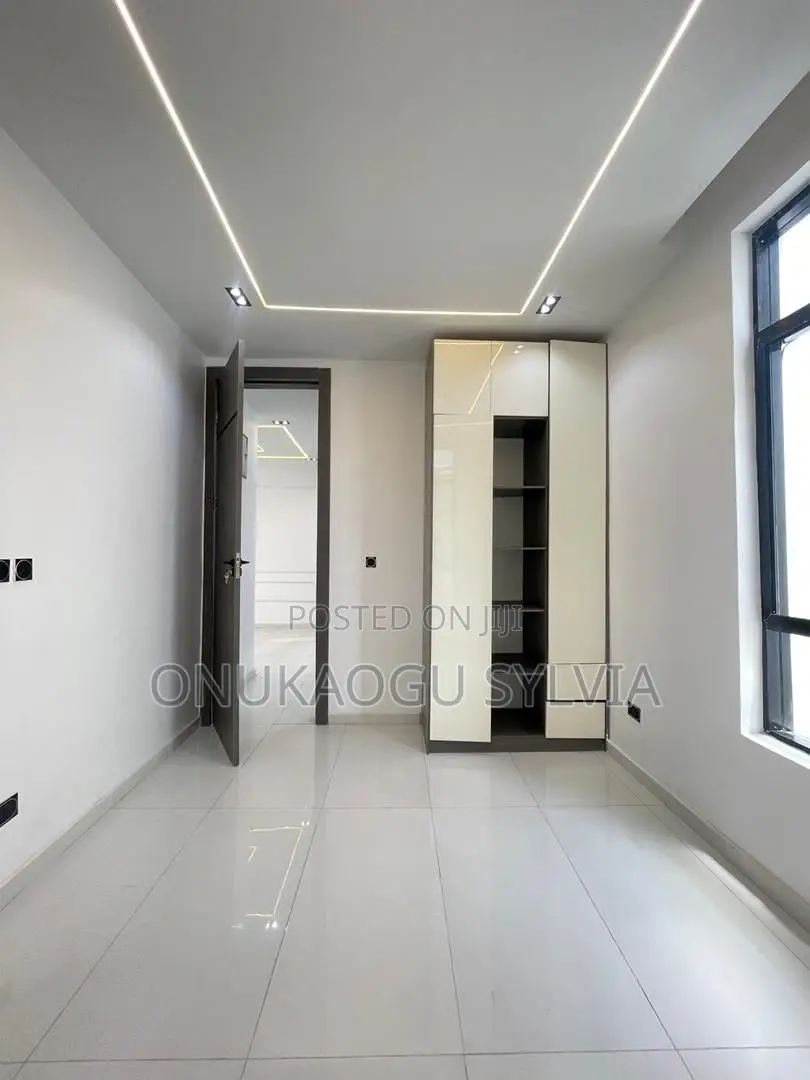 5bdrm Duplex in Chevron for sale in Chevron