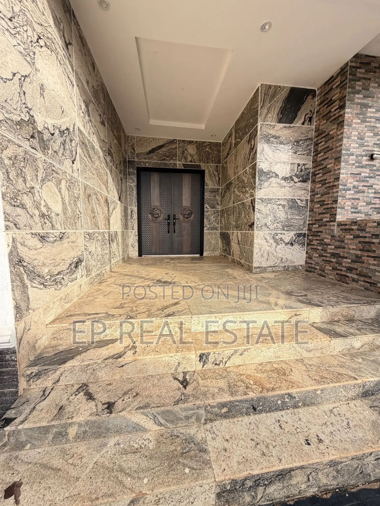 5bdrm Duplex in Apo Resettlement for sale in Apo Resettlement