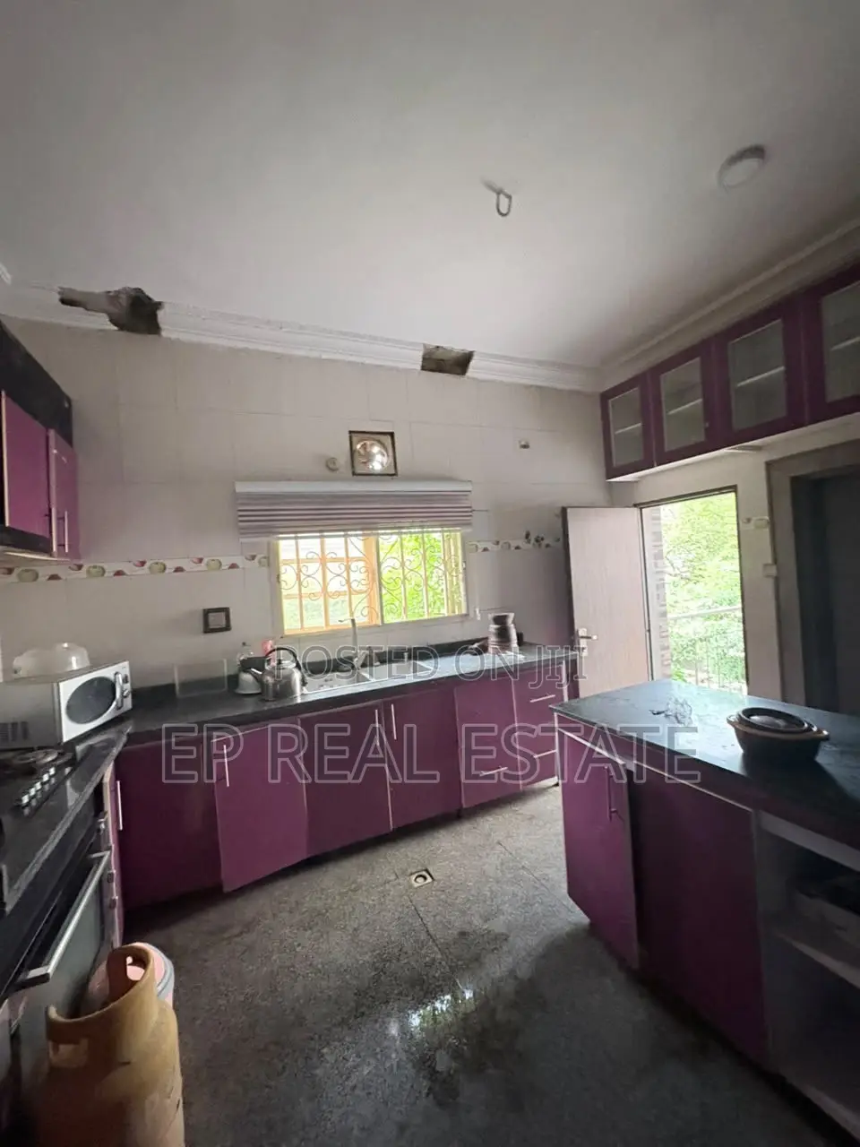 4bdrm Duplex in Apo District for sale in Apo District