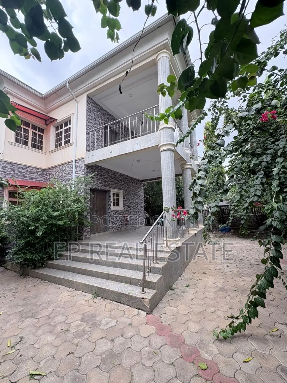 4bdrm Duplex in Apo District for sale in Apo District
