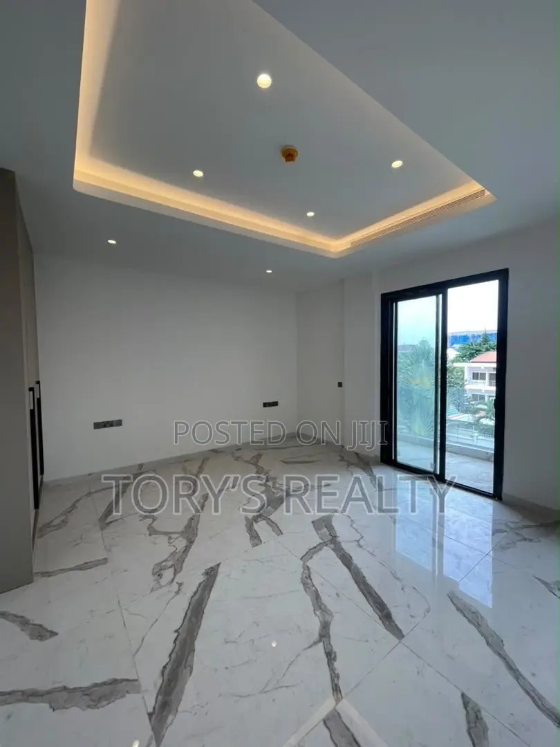 5bdrm Duplex in Banana Island for sale in Banana Island