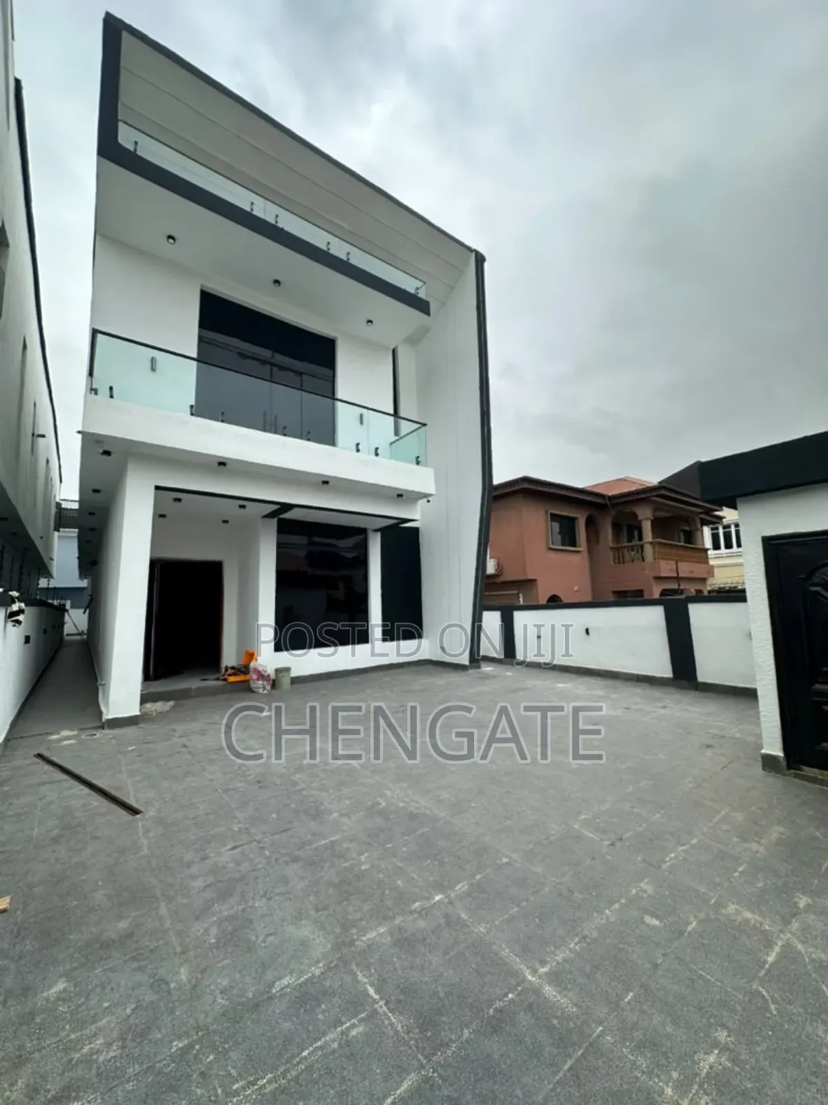 5bdrm Duplex in Ikota for sale in Ikota