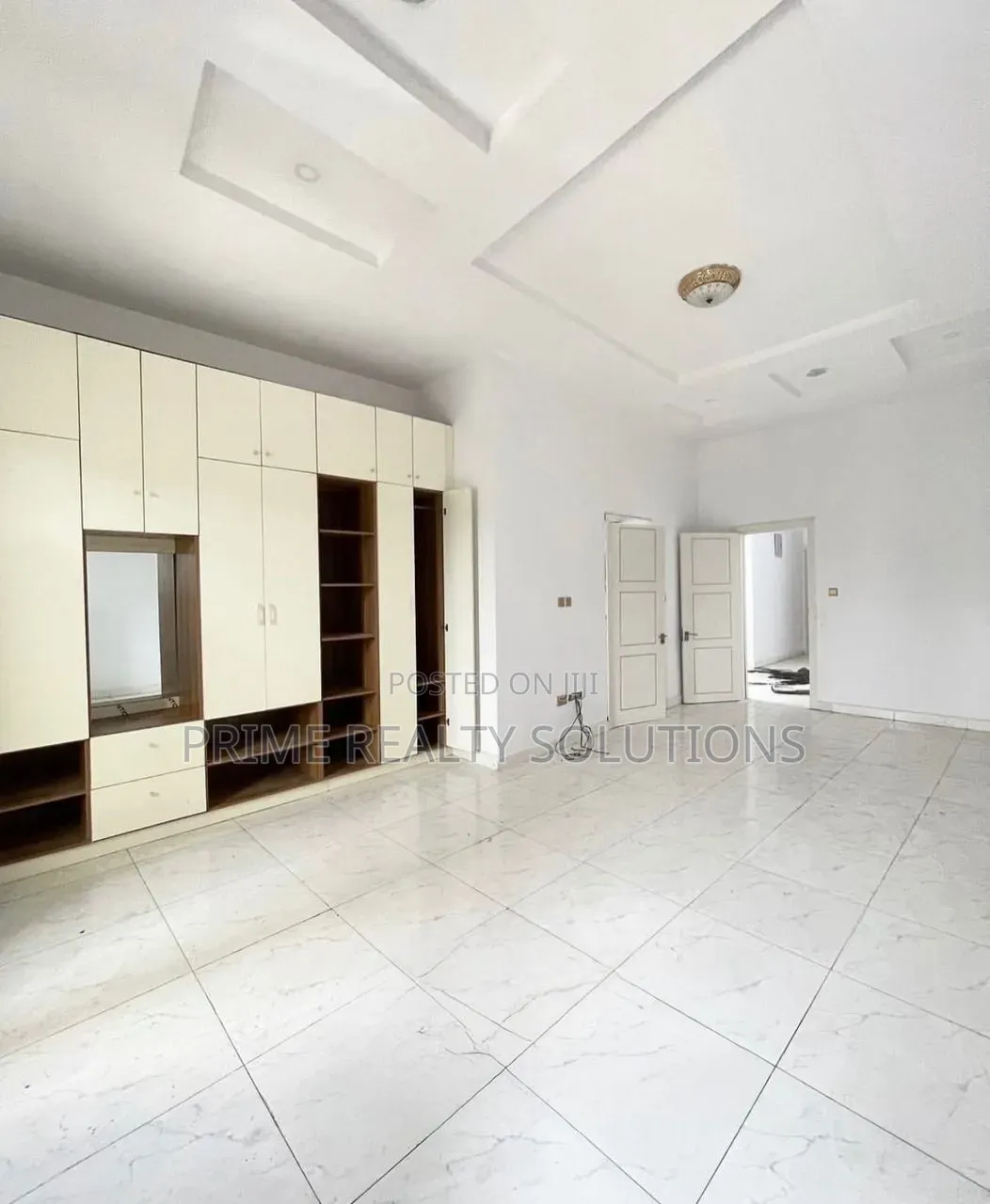 4bdrm Duplex in Chevron for rent in Chevron