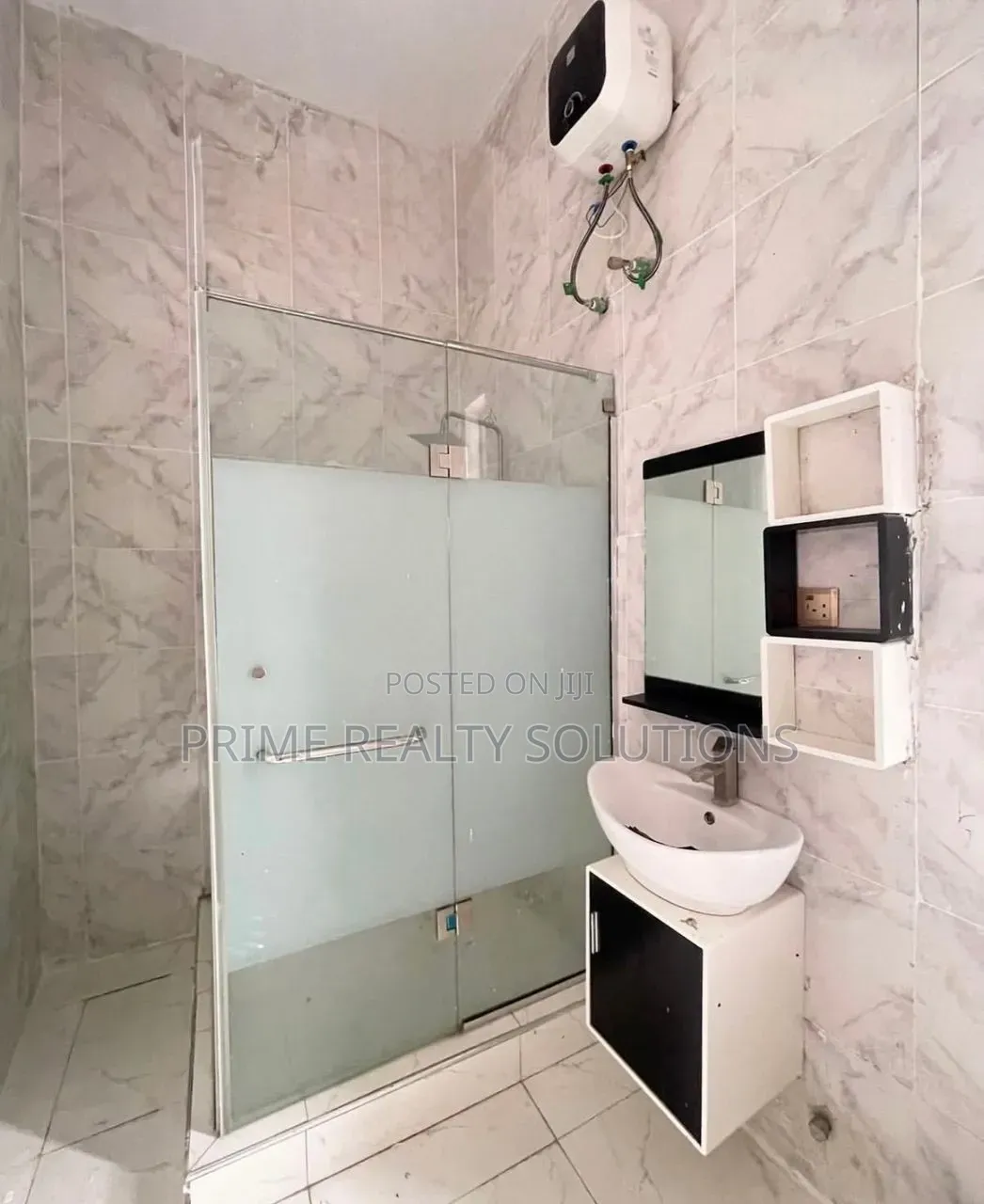 4bdrm Duplex in Chevron for rent in Chevron