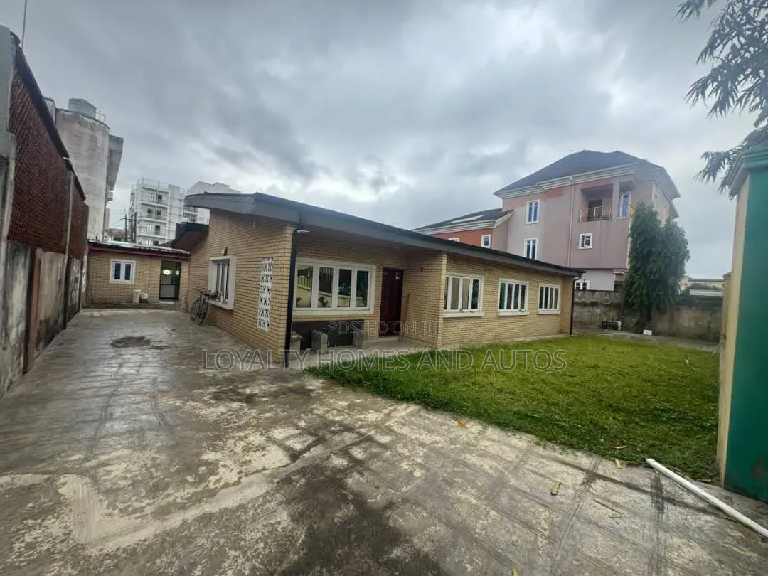 3bdrm Bungalow in Adeniyi Jones for sale in Adeniyi Jones