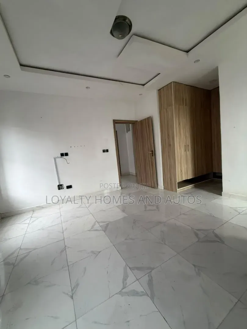 3bdrm Bungalow in Adeniyi Jones for sale in Adeniyi Jones