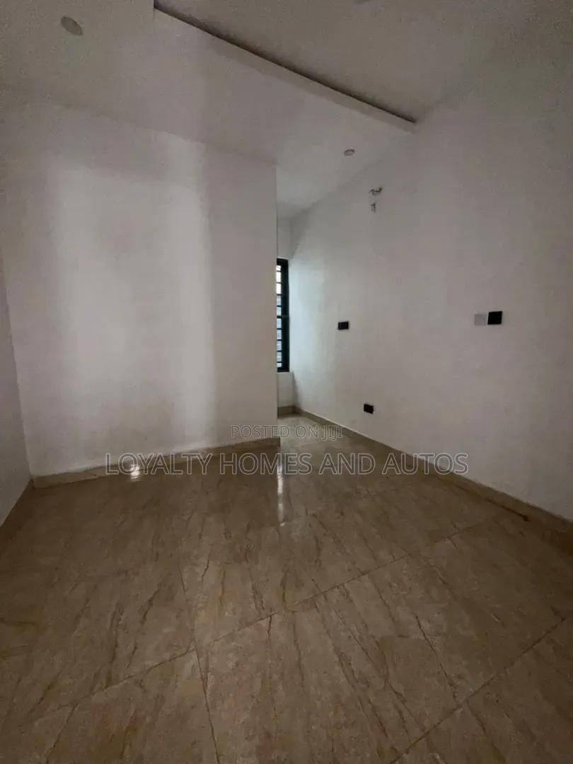 3bdrm Bungalow in Adeniyi Jones for sale in Adeniyi Jones