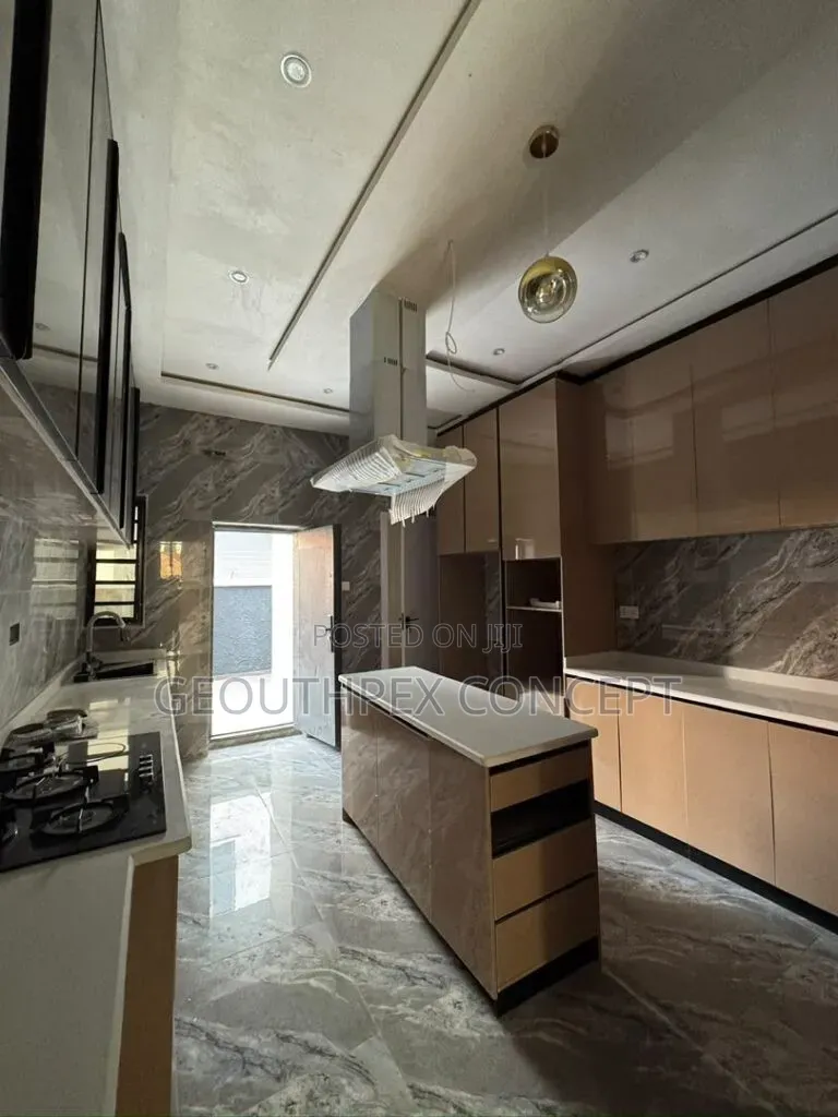 4bdrm Duplex in Oluyole Estate for sale in Oluyole Estate