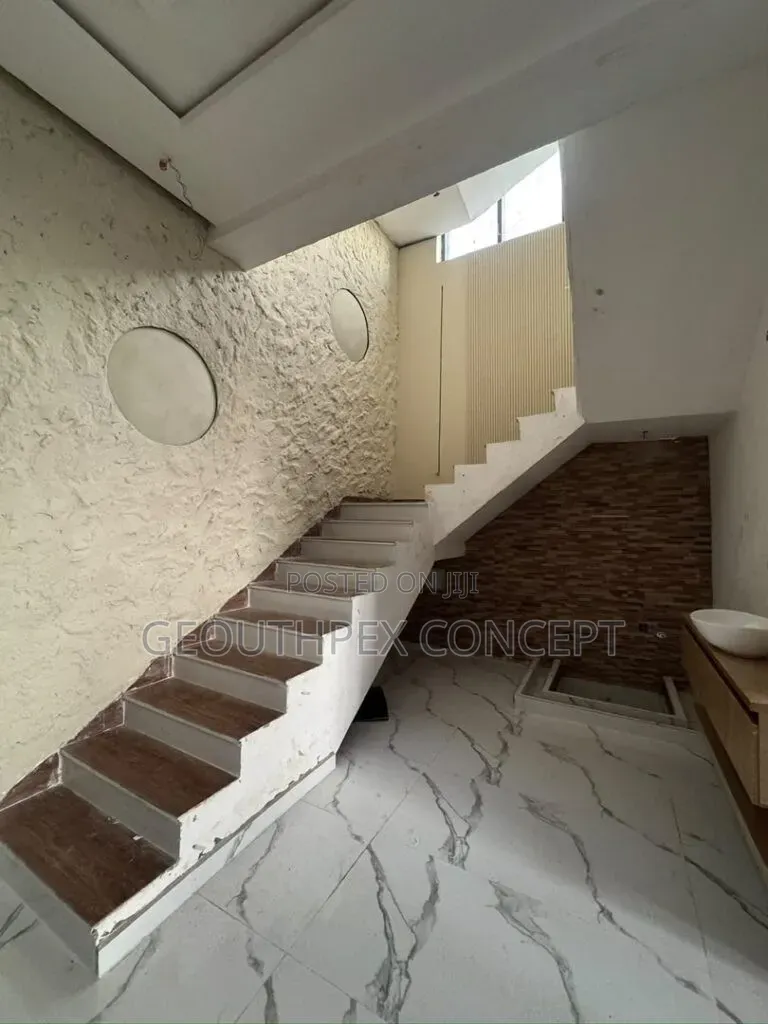 4bdrm Duplex in Oluyole Estate for sale in Oluyole Estate