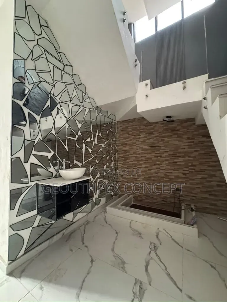 4bdrm Duplex in Oluyole Estate for sale in Oluyole Estate