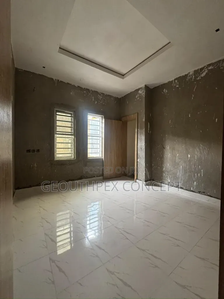 3bdrm Apartment in Akobo for sale in Akobo