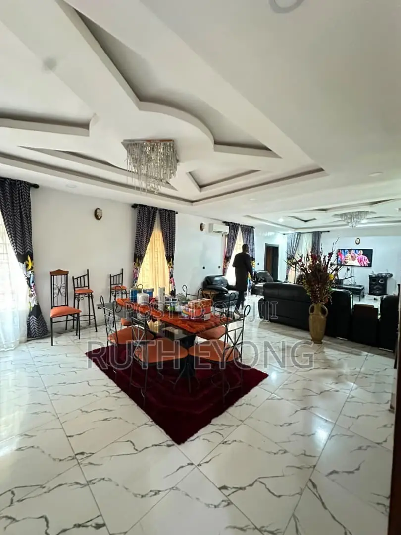 4bdrm Duplex in Chevron for sale in Chevron