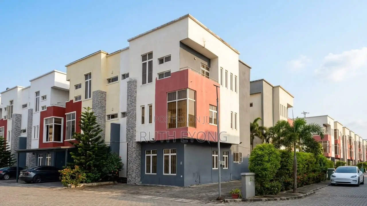 4bdrm Townhouse / Terrace in 𝗩𝗶𝗻𝘁𝗮𝗴𝗲 𝗣𝗮𝗿𝗸 2, Jakande for rent in Jakande