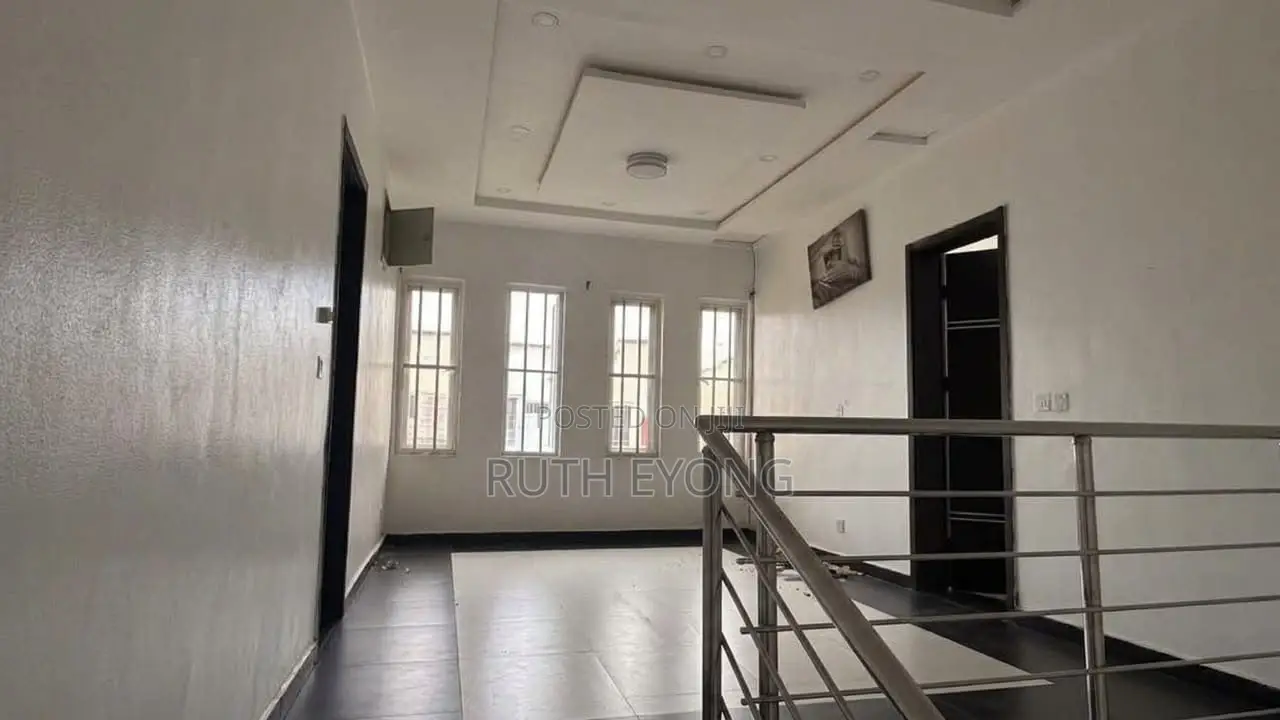 4bdrm Townhouse / Terrace in 𝗩𝗶𝗻𝘁𝗮𝗴𝗲 𝗣𝗮𝗿𝗸 2, Jakande for rent in Jakande