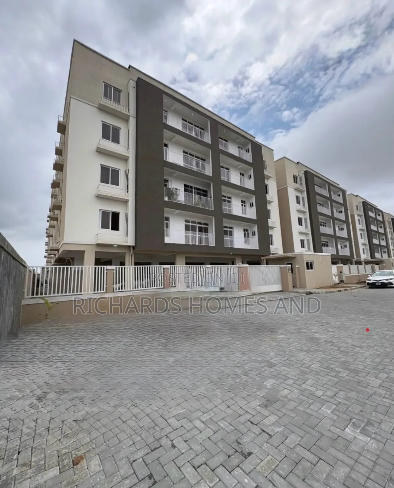 3bdrm Apartment in Osapa london for rent in Osapa london