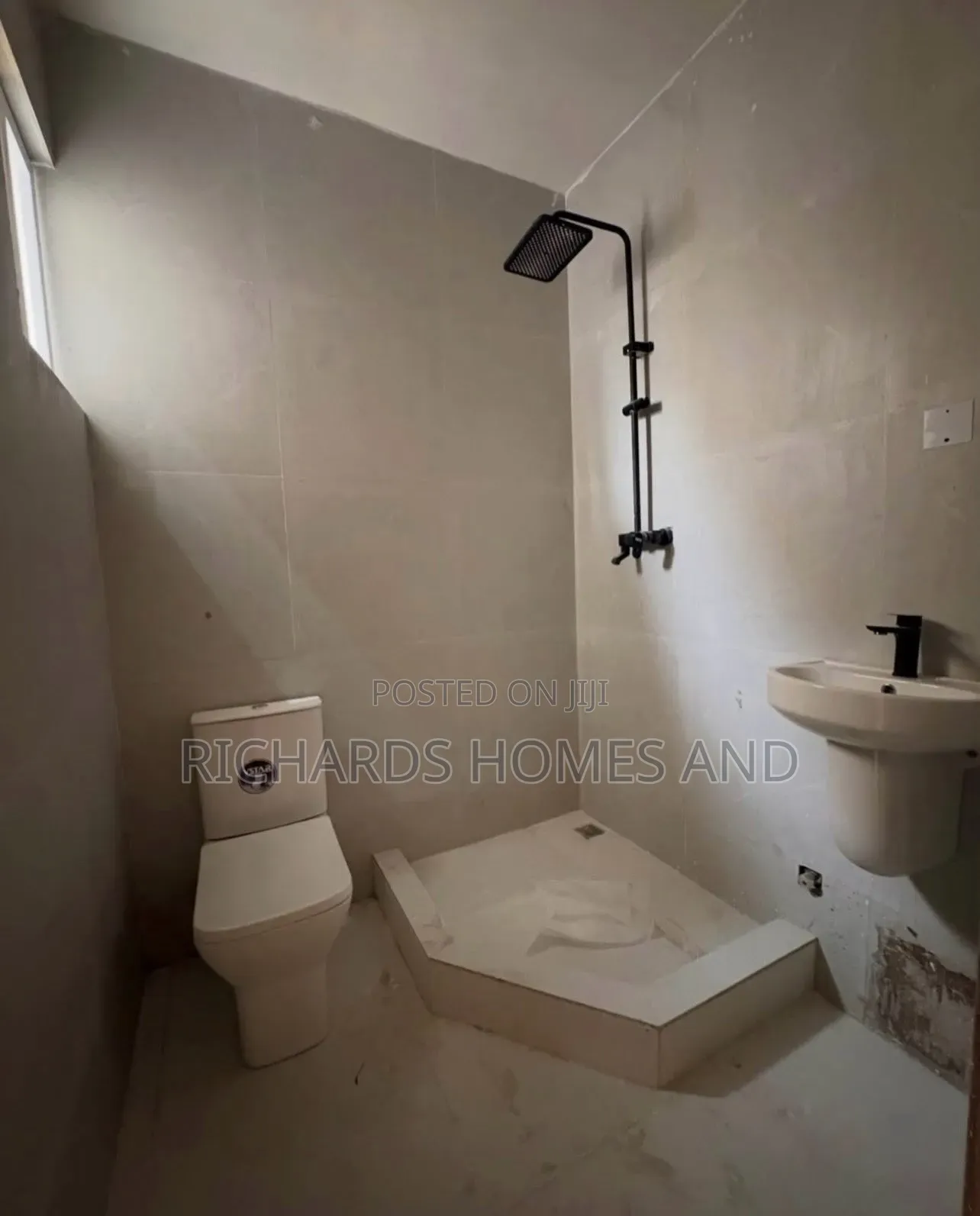 3bdrm Apartment in Osapa london for rent in Osapa london