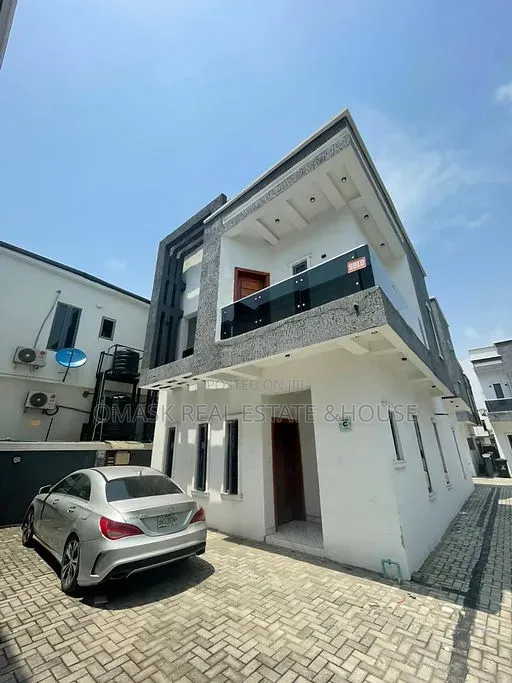 4bdrm Duplex in Ikota for sale in Ikota