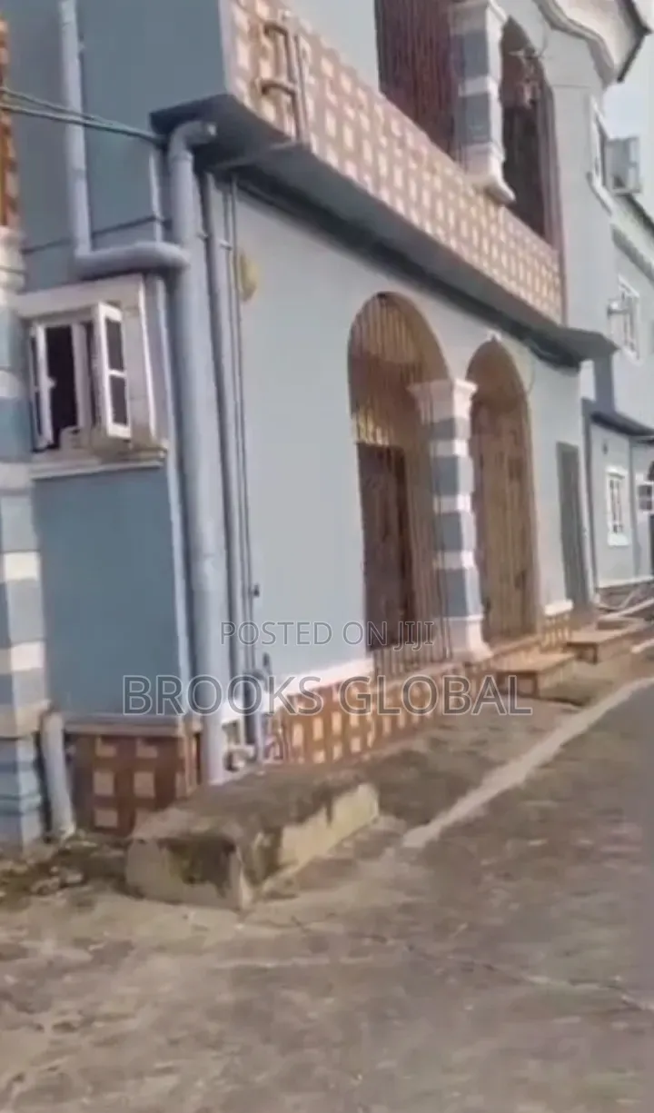 3bdrm Block of Flats in Warri for sale in Warri