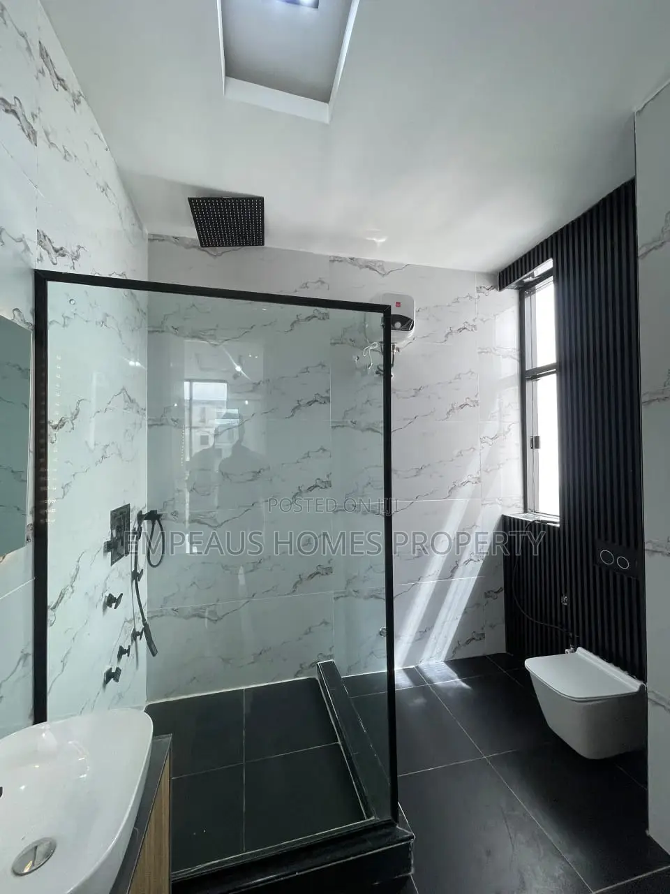 5bdrm Duplex in Chevron for sale in Chevron