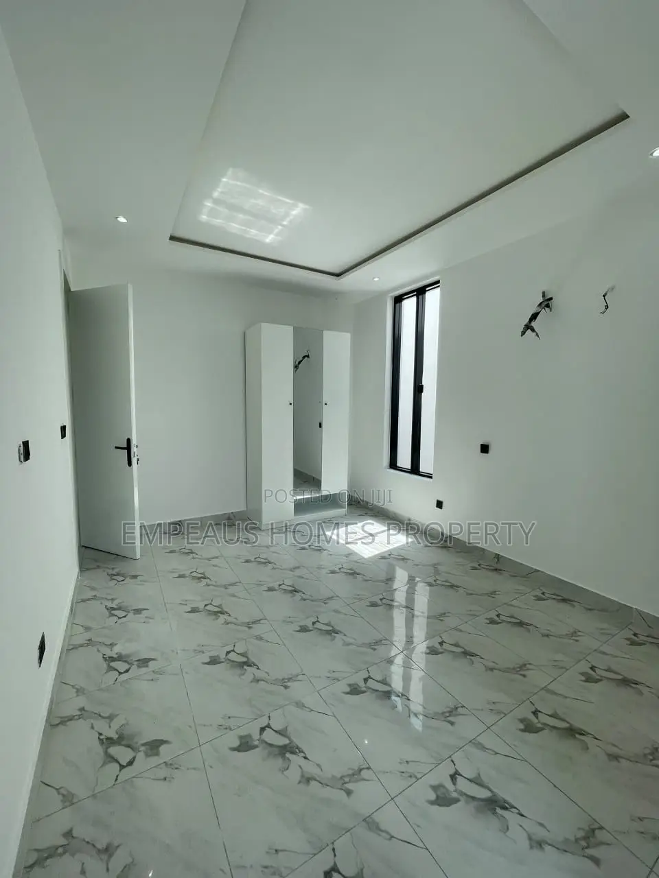 5bdrm Duplex in Chevron for sale in Chevron