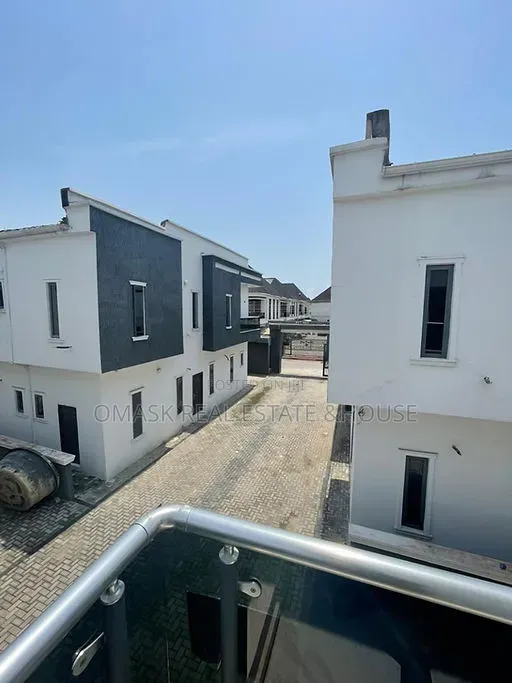 4bdrm Duplex in Ikota for sale in Ikota