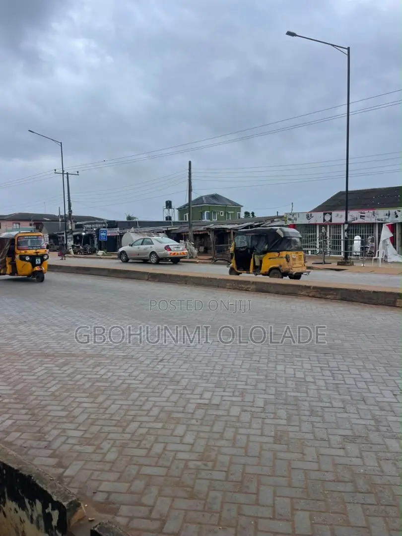 Land With 3 Shops and 2 Mini Flats for Sale in Ijede / Ikorodu