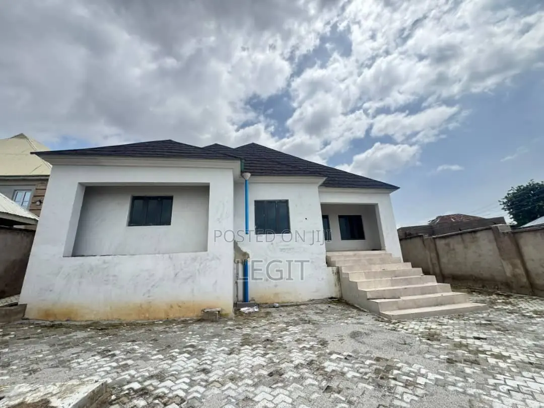 3bdrm Bungalow in Minna for sale in Minna