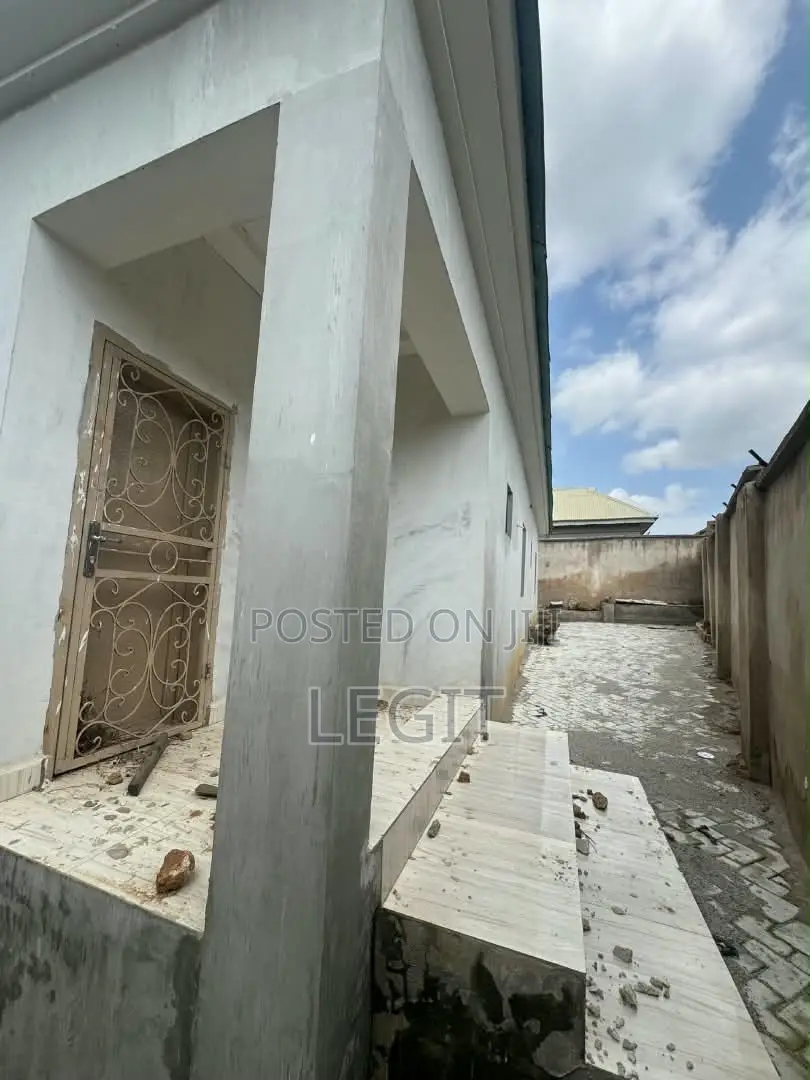 3bdrm Bungalow in Minna for sale in Minna