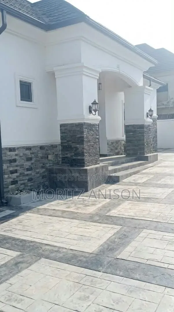 4bdrm Bungalow in Winners Estate., Enugu for rent in Enugu