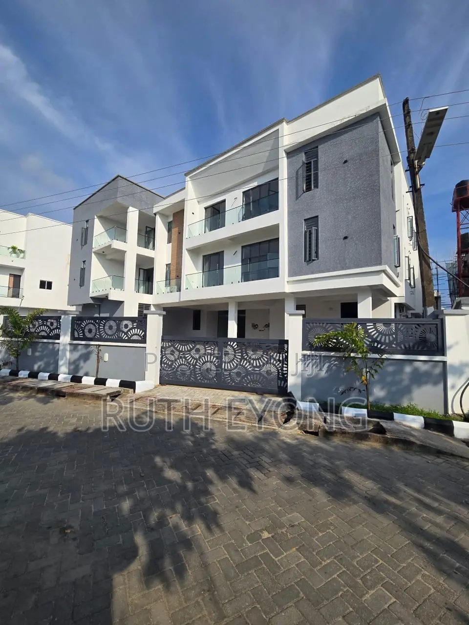2bdrm Apartment in Osapa london for sale in Osapa london