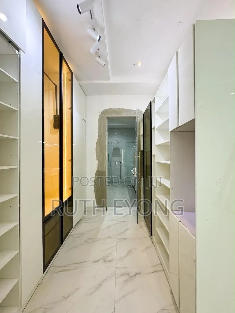 2bdrm Maisonette in Lekki Phase 1 for sale in Lekki Phase 1
