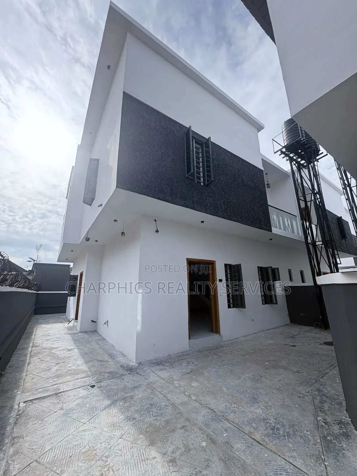 4bdrm Duplex in Chevron for sale in Chevron