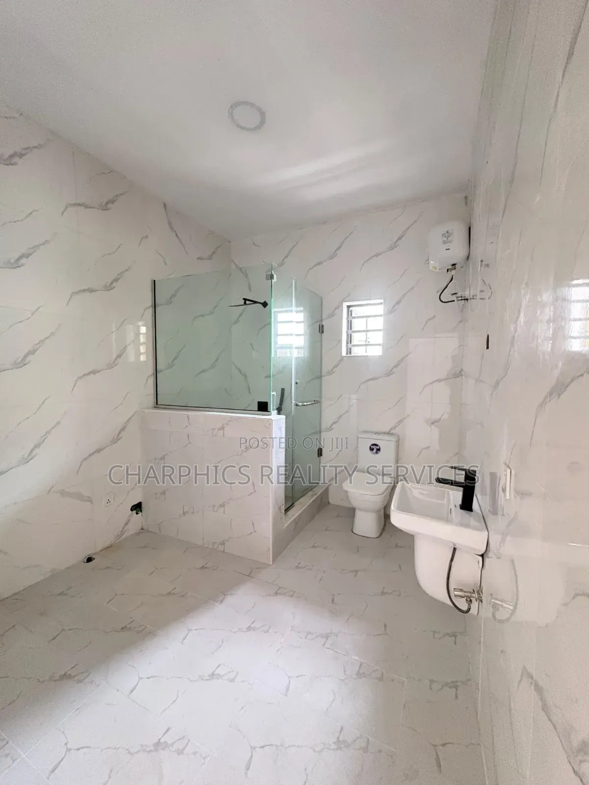 4bdrm Duplex in Chevron for sale in Chevron