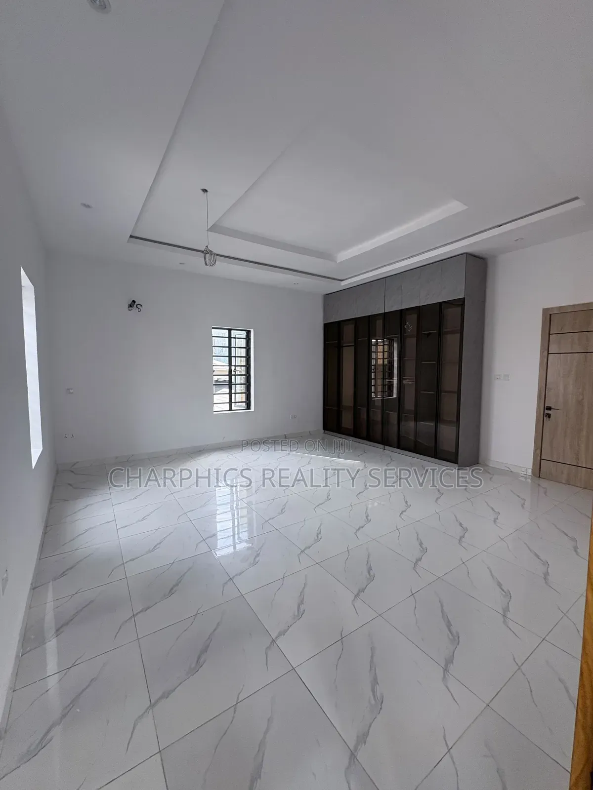 4bdrm Duplex in Chevron for sale in Chevron